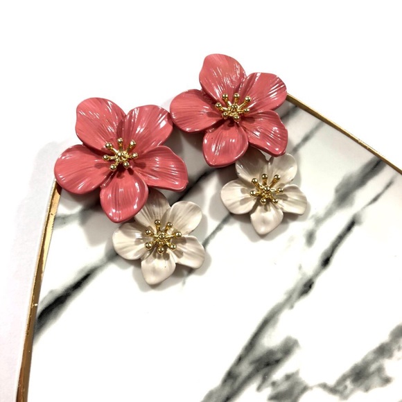 SALE❗️Double Flower Earrings - Picture 2 of 5